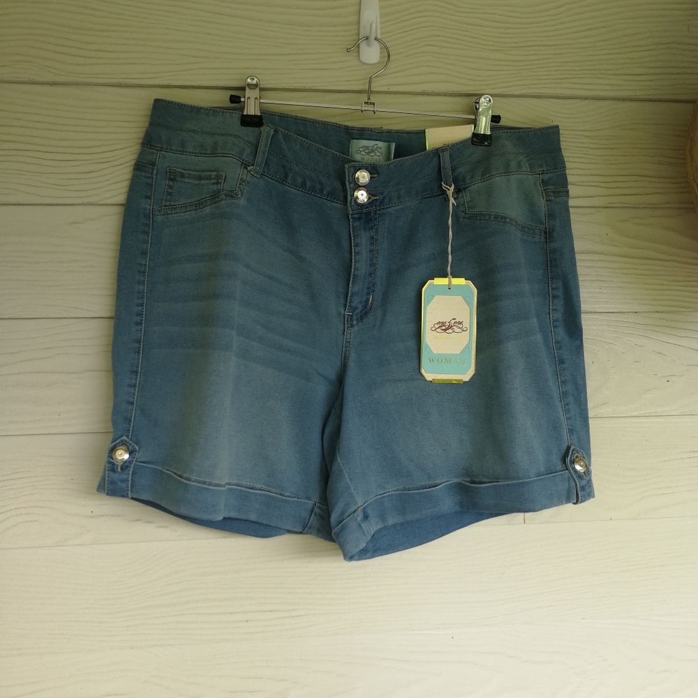 NWT 58% cotton jean shorts